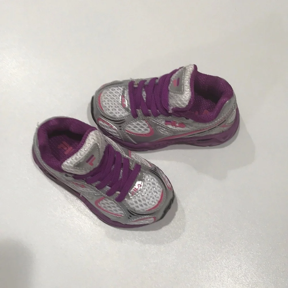 🌼🌼NWOT FILA Toddler Girl’s NWOT Purple/Silver Sneakers, size 7